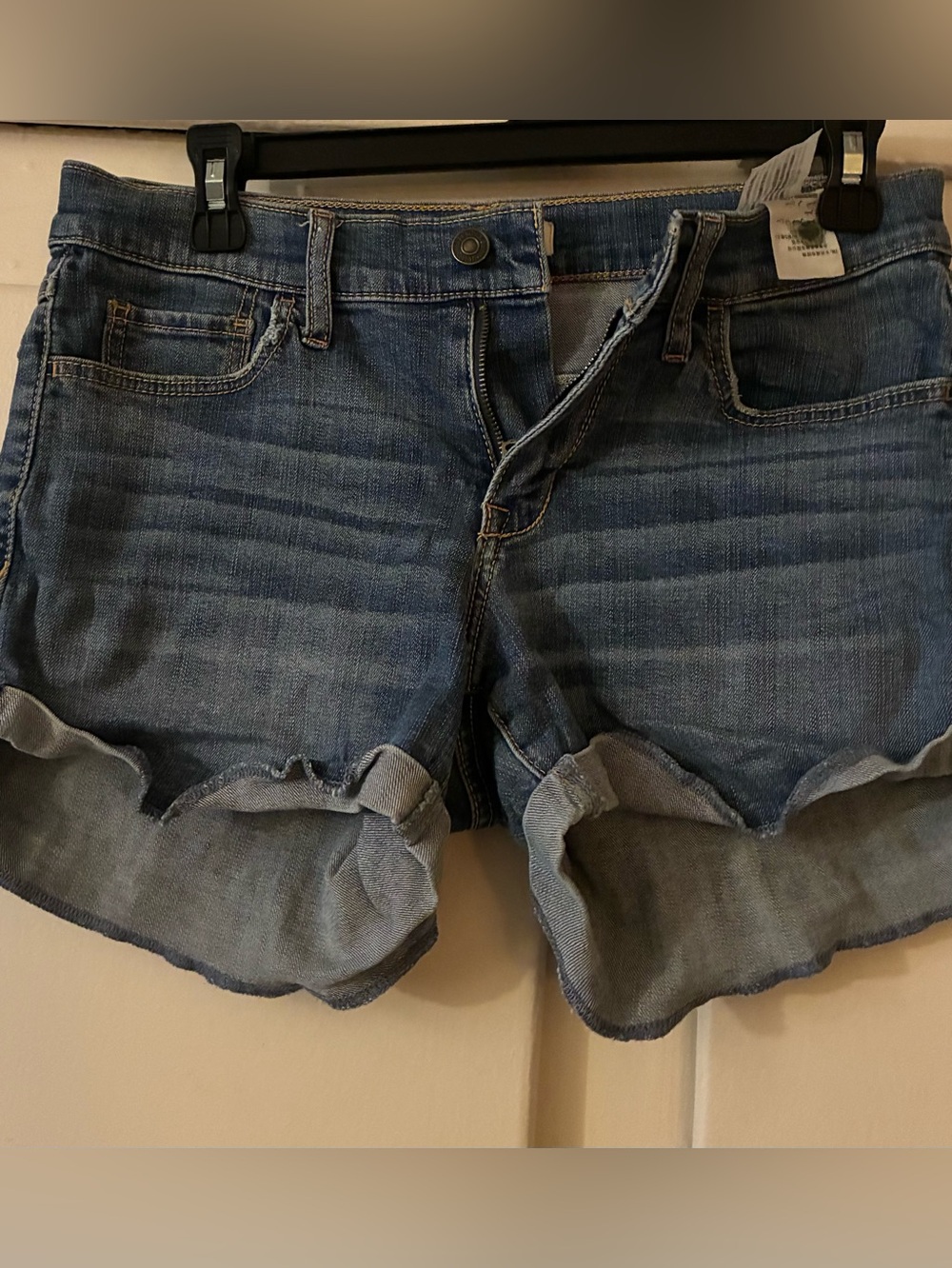 ABERCROMBIE & FITCH Dark Wash Blue Denim Roll-Cuff Shorts.